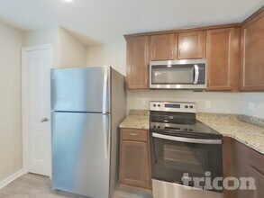 18 Prince Kaarel Ln in Palm Coast, FL - Building Photo - Building Photo