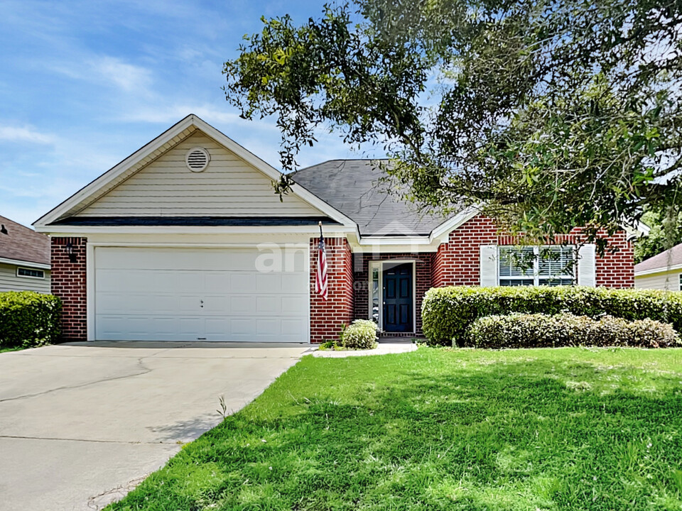 8 Valleydale Way in Savannah, GA - Building Photo