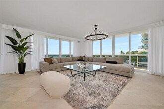 9559 Collins Ave in Surfside, FL - Foto de edificio - Building Photo