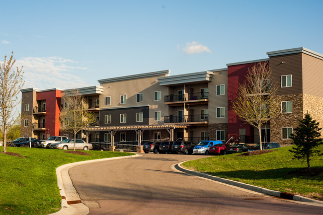 Cardinal Creek Apartments in Mankato, MN - Building Photo - Building Photo