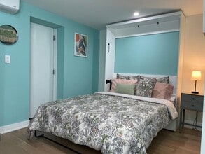 293 E Bringhurst St in Philadelphia, PA - Building Photo - Building Photo