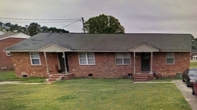 property at 1718 Windsor Dr