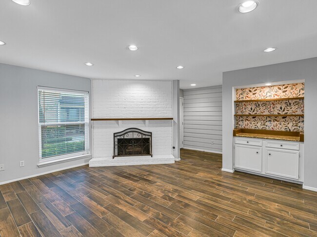 2568 Bering Dr in Houston, TX - Building Photo - Building Photo