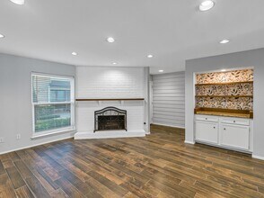 2568 Bering Dr in Houston, TX - Building Photo - Building Photo