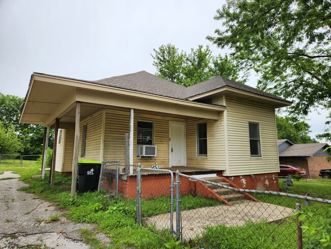 property at 1111 N Oak Ave