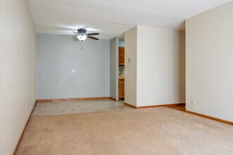 Madison Mayfair Apartments in Madison, WI - Foto de edificio - Interior Photo