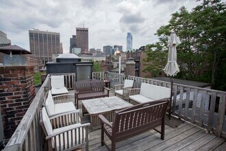 54 Myrtle St, Unit 4 in Boston, MA - Building Photo - Building Photo