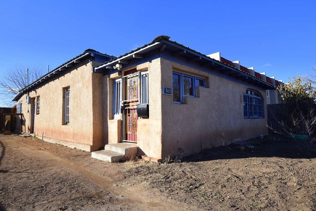 1501 8th St NW in Albuquerque, NM - Building Photo