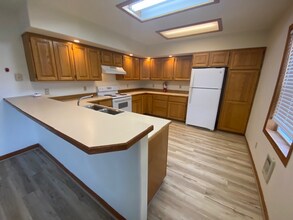 180 NW Hwy 101 in Waldport, OR - Building Photo - Building Photo