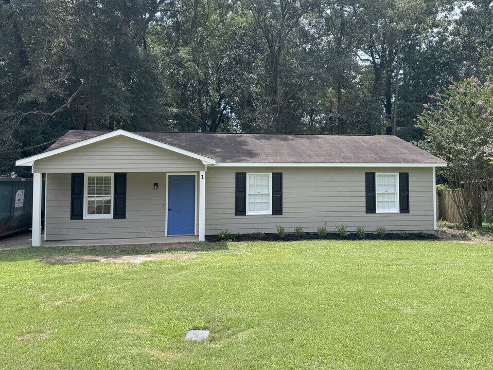 1 Virginia St in Phenix City, AL - Building Photo