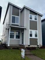 1958 NW Wessex St in McMinnville, OR - Building Photo