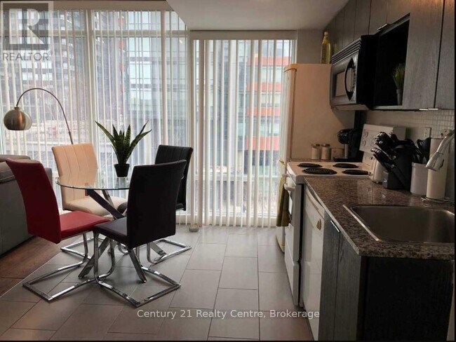 15 Brunel Ct in Toronto, ON - Building Photo - Building Photo