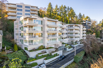 Vista House in Portland, OR - Building Photo - Primary Photo