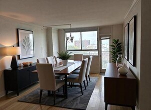 100 Manhattan Ave, Unit 1104 in Union City, NJ - Foto de edificio - Building Photo