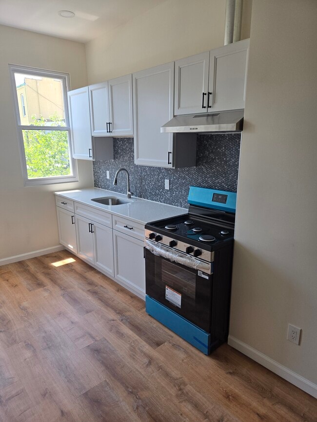5914 Palmetto St, Unit 2R