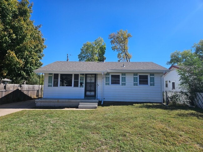 1357 Fogarty Dr in Junction City, KS - Building Photo - Building Photo