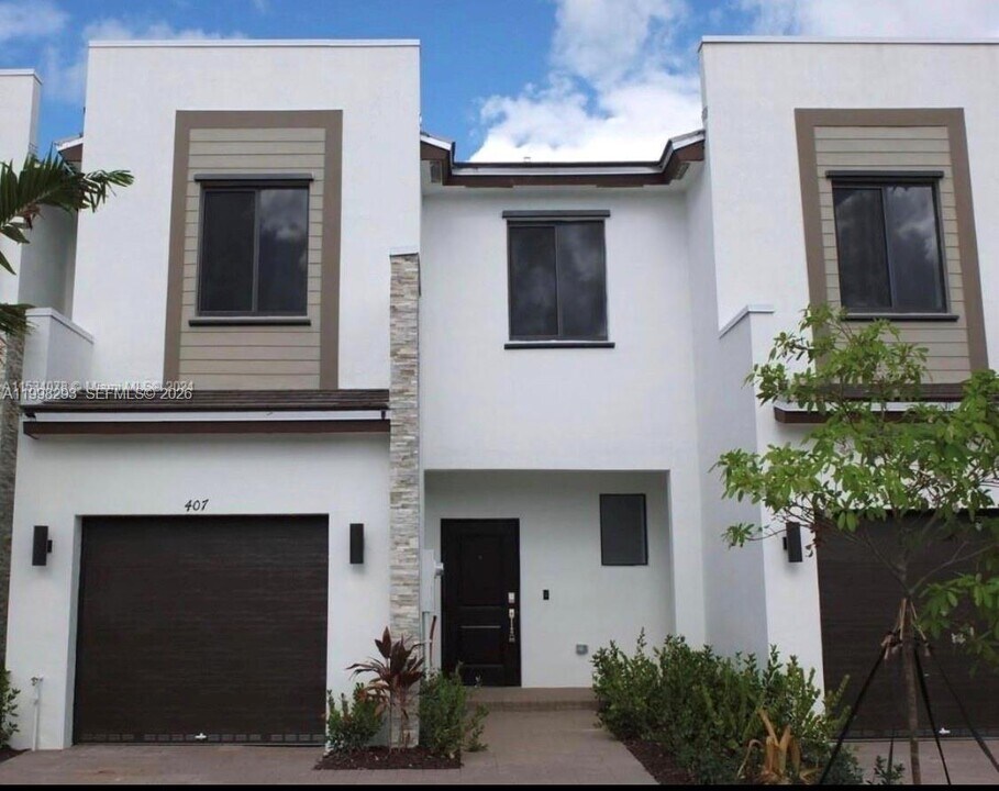407 NE 208th Terrace in Miami, FL - Building Photo
