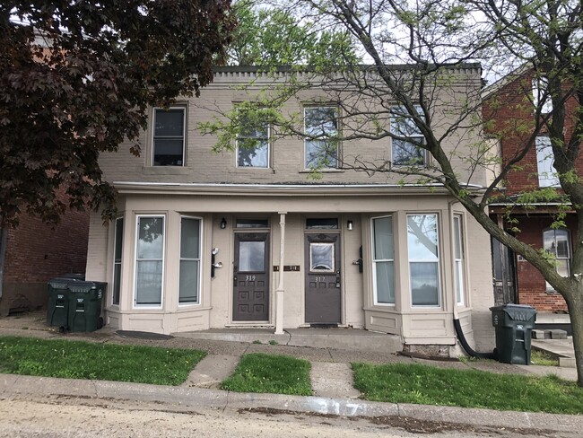 319 W 2nd St, Unit B
