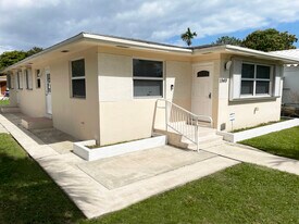 1949 Fletcher St in Hollywood, FL - Building Photo