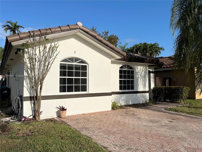 7511 SW 108th Ave in Miami, FL - Building Photo - Building Photo