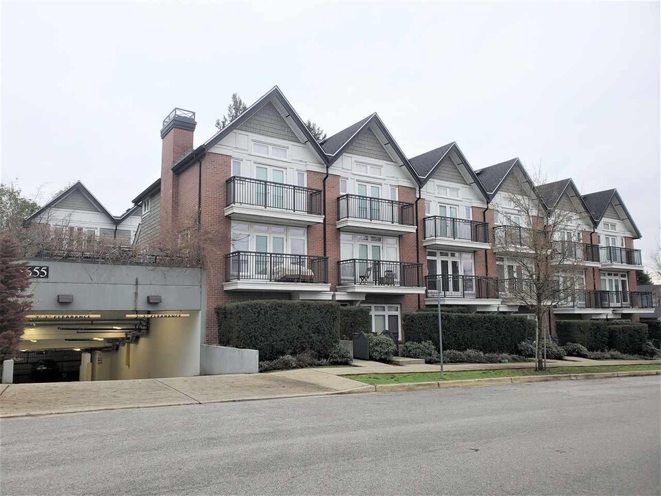 5655 Chaffey Av in Burnaby, BC - Building Photo