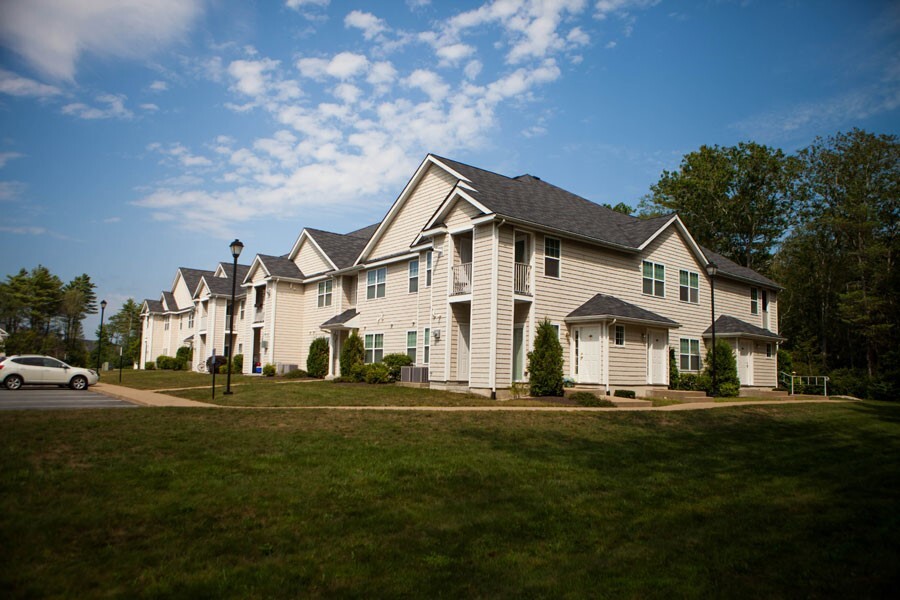 Dartmouth Woods in North Dartmouth, MA - Building Photo