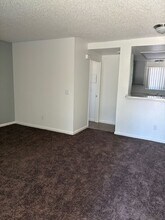 Raintree Garden Apartments in Adelanto, CA - Foto de edificio - Interior Photo