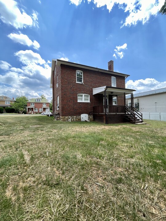 506 E Liberty St in Charles Town, WV - Building Photo