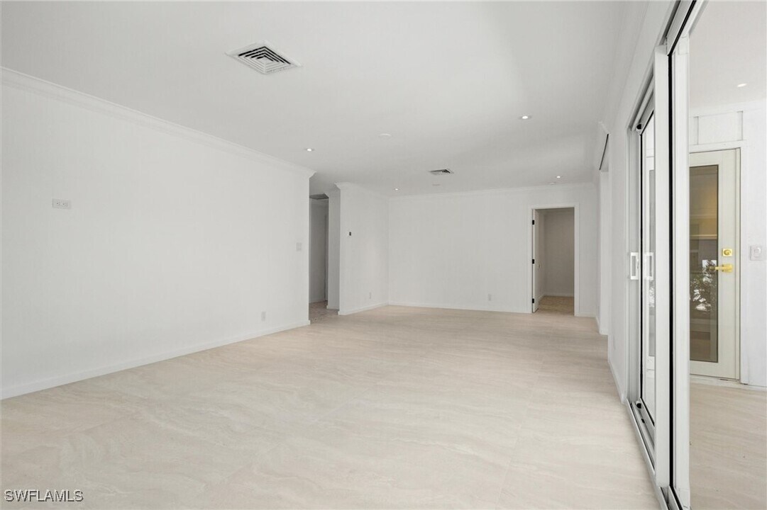 7 Rivard Rd in Naples, FL - Building Photo