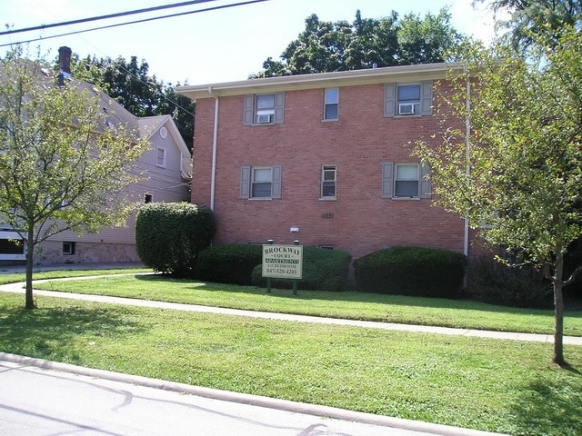 Brockway Court Apartments in Palatine, IL - Building Photo