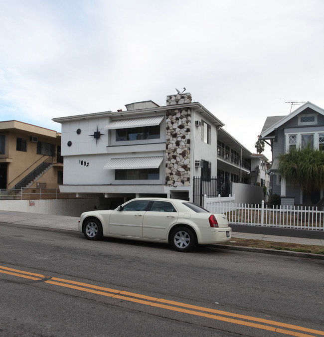 1802 N Wilton Pl in Los Angeles, CA - Foto de edificio - Building Photo