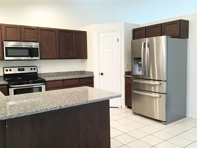 6514 S 4195 W in West Jordan, UT - Foto de edificio - Building Photo