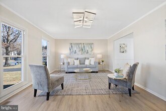 17105 Amity Dr in Derwood, MD - Foto de edificio - Building Photo