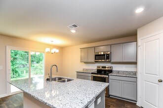 302 Crooked Pne Ct in Columbia, SC - Foto de edificio - Building Photo