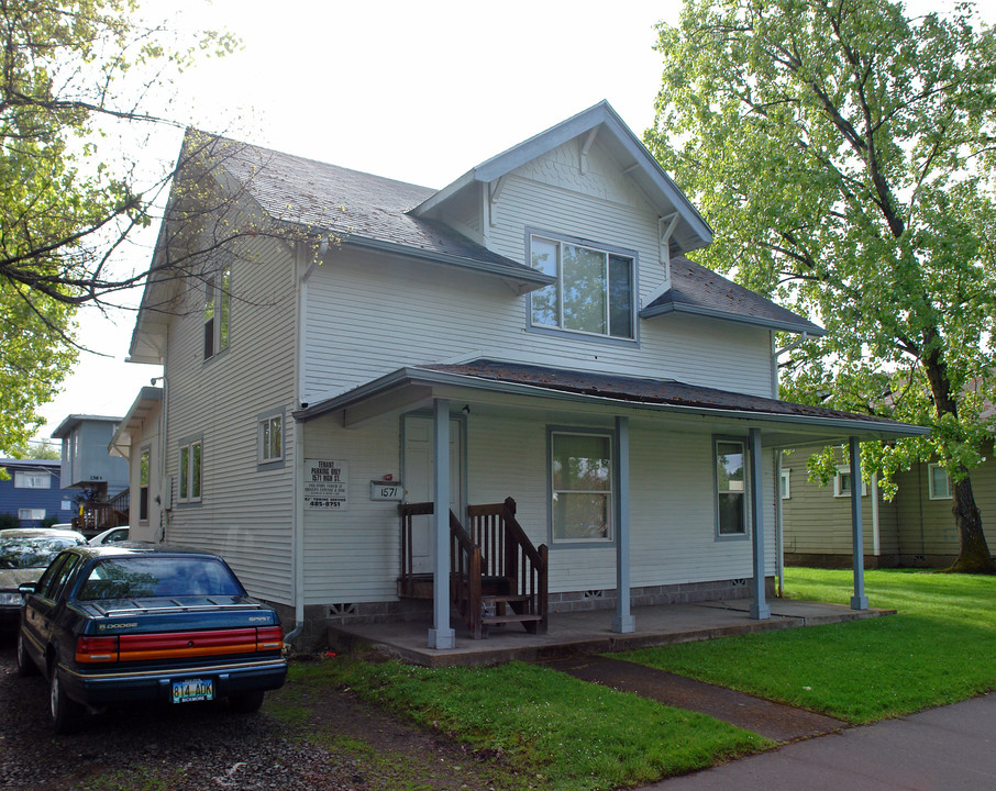 1571 High St in Eugene, OR - Building Photo