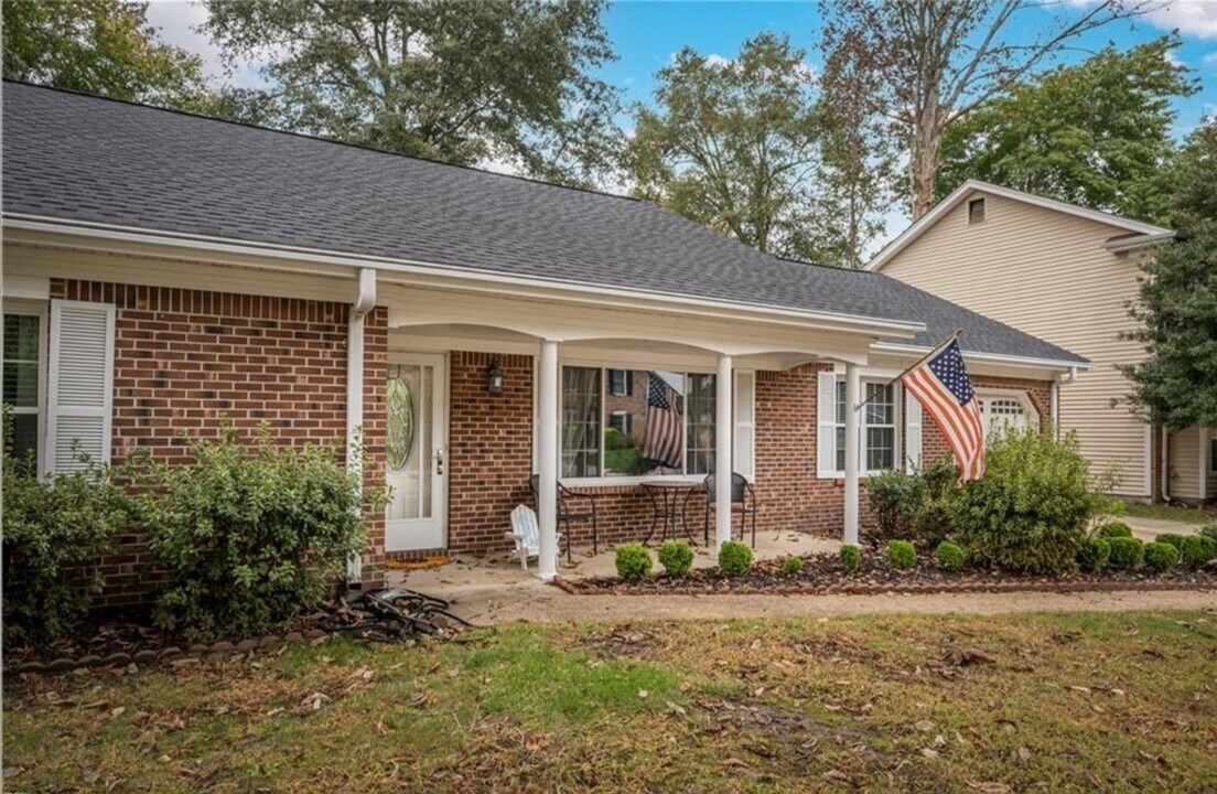 708 Deer Lake Dr in Virginia Beach, VA - Building Photo