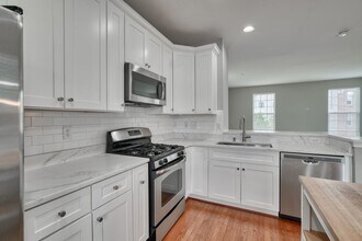 7330 MATCHBOX ALY in Elkridge, MD - Building Photo - Building Photo