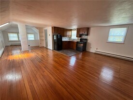 60 Farewell St in Newport, RI - Building Photo