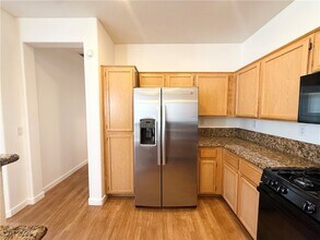 10230 Deerfield Beach Ave in Las Vegas, NV - Building Photo - Building Photo