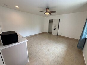 2036 9th Ave-Unit -Studio in Honolulu, HI - Building Photo - Building Photo