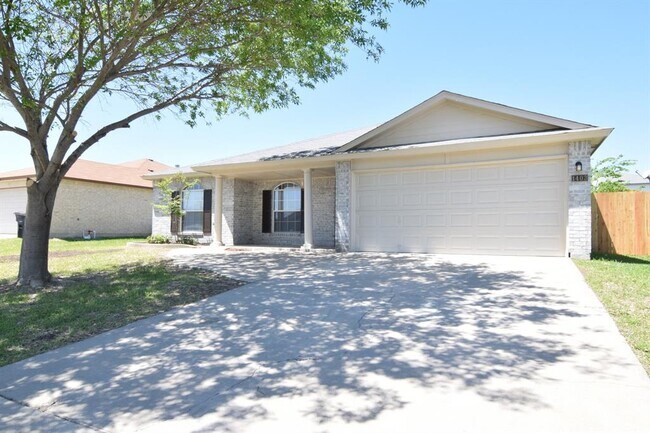 1403 Saddle Dr