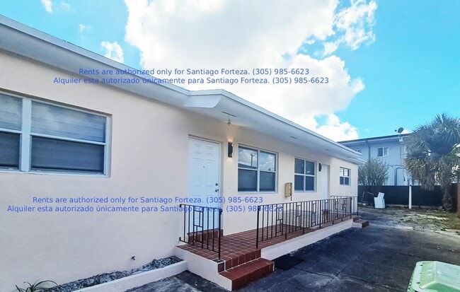 60 NW 46th Ave in Miami, FL - Foto de edificio - Building Photo
