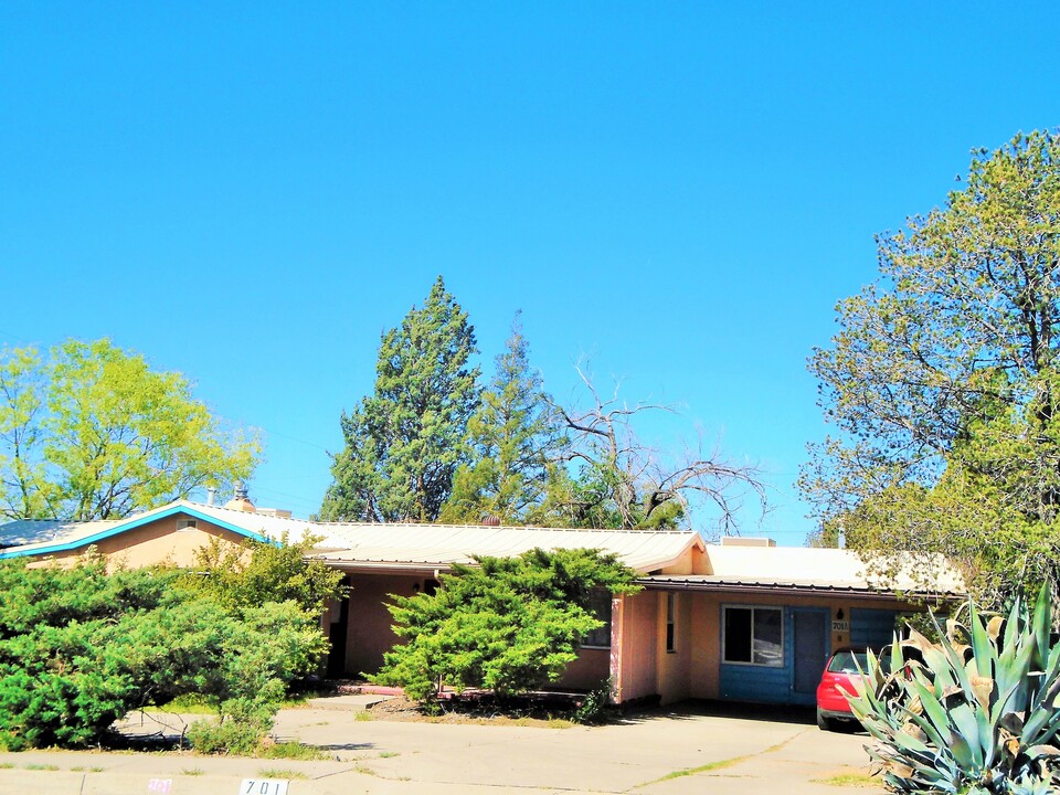 701 Jefferson St NE in Albuquerque, NM - Building Photo