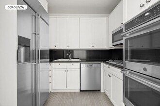 1 Central Prk W in New York, NY - Building Photo - Building Photo