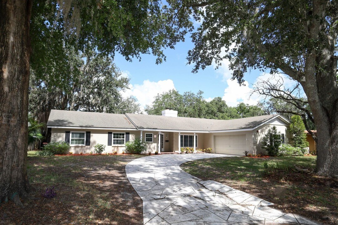 1481 Glastonberry Rd in Maitland, FL - Building Photo