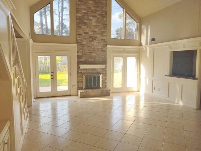 14915 Oak Bluff Ct in Houston, TX - Building Photo - Building Photo