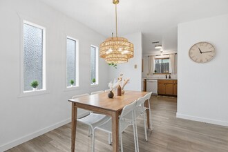 1008 S Harrison St in Moscow, ID - Foto de edificio - Building Photo