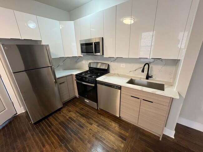 2348 W Wilson Ave in Chicago, IL - Building Photo - Building Photo