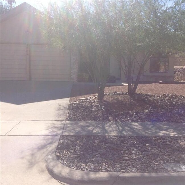 7532 Le Conte Dr in El Paso, TX - Building Photo - Building Photo