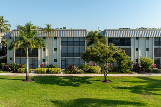 Hidden Lake Villas in Naples, FL - Building Photo - Building Photo